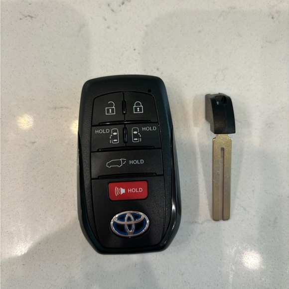 NWT Toyota Sienna Smart Key Remote 2021-2023 - Picture 4 of 5